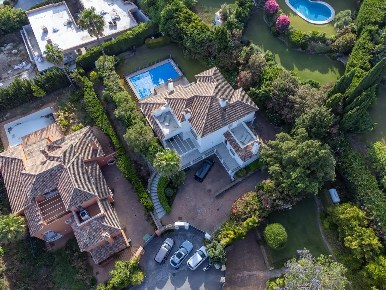 Vista exterior de Casa o xalet en venda en Sotogrande amb Aire condicionat, Jardí privat i Terrassa