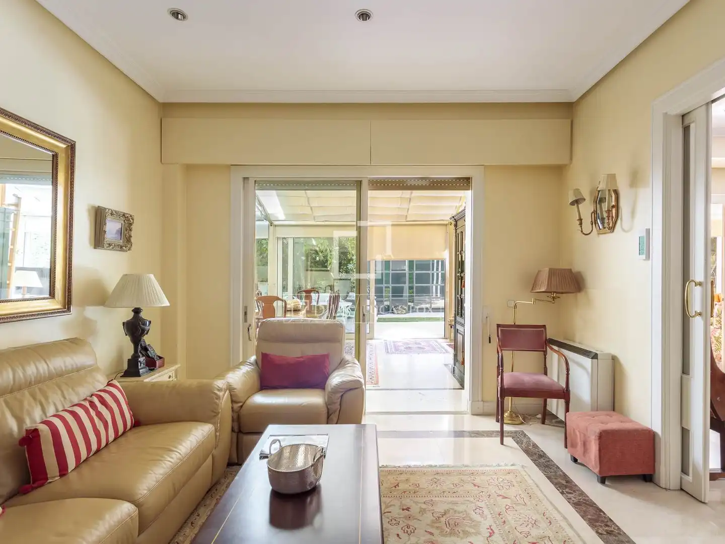 Sala d'estar de Casa o xalet en venda en Madrid amb Aire condicionat, Calefacció i Moblat