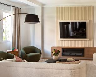 Living room of Flat for sale in  Madrid Capital  with Air Conditioner, Heating and Furnished
