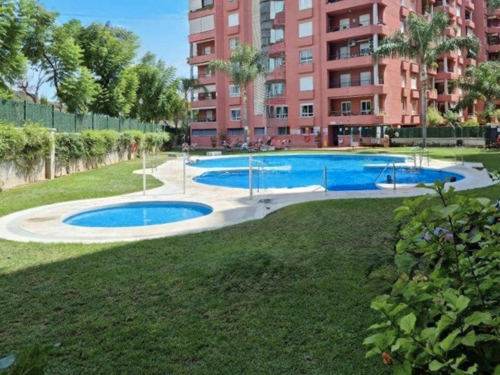 Piscina de Apartament en venda en Fuengirola amb Aire condicionat, Terrassa i Moblat