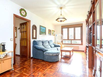 Sala d'estar de Pis en venda en Oviedo  amb Calefacció i Traster