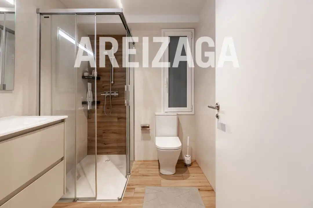 Bathroom of Flat for sale in Donostia - San Sebastián   with Heating
