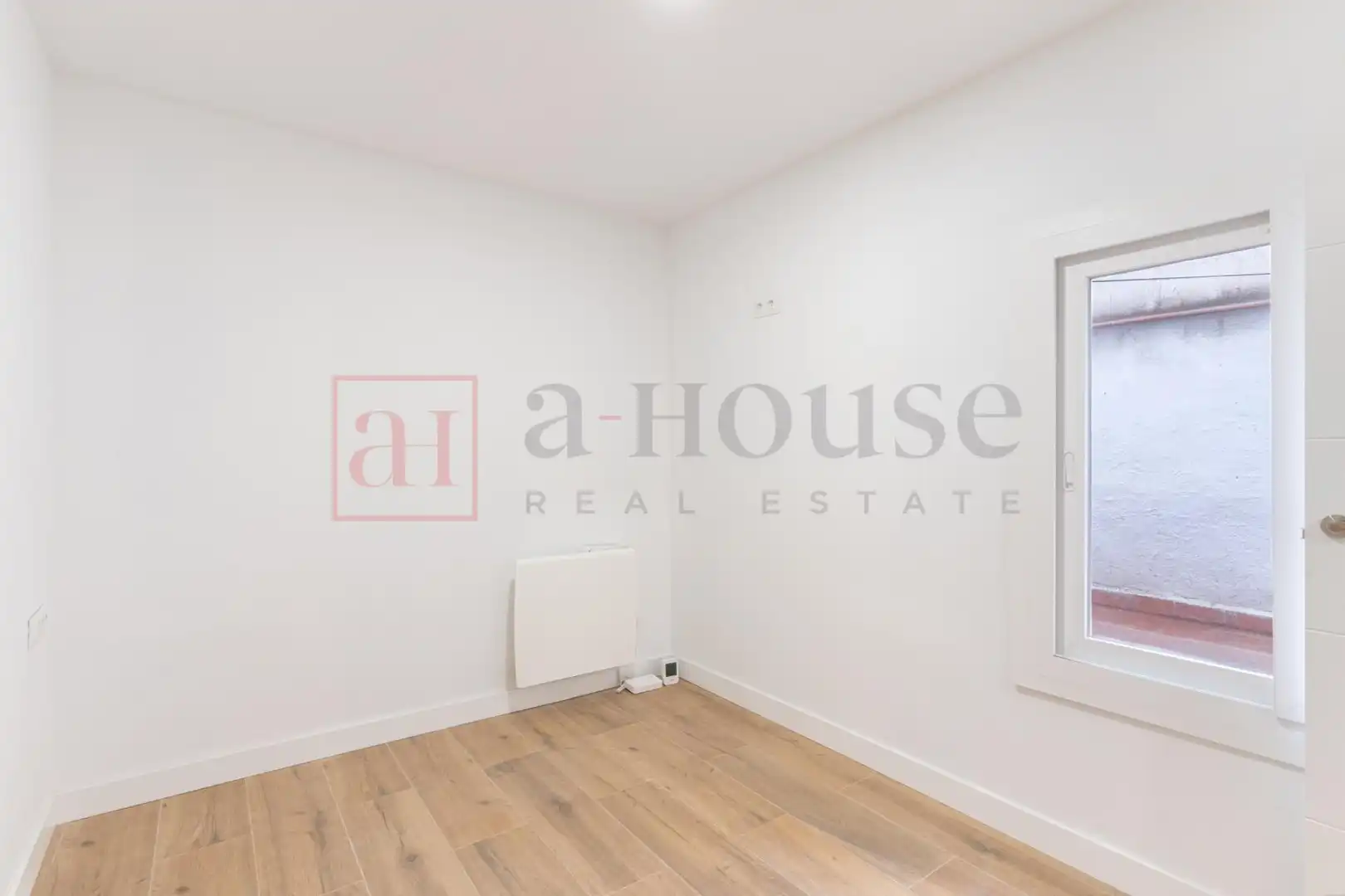 Habitación de Local en venta en Madrid con Aire acondicionado