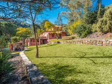 Xalet amb balcó en venda a Benahavís pueblo