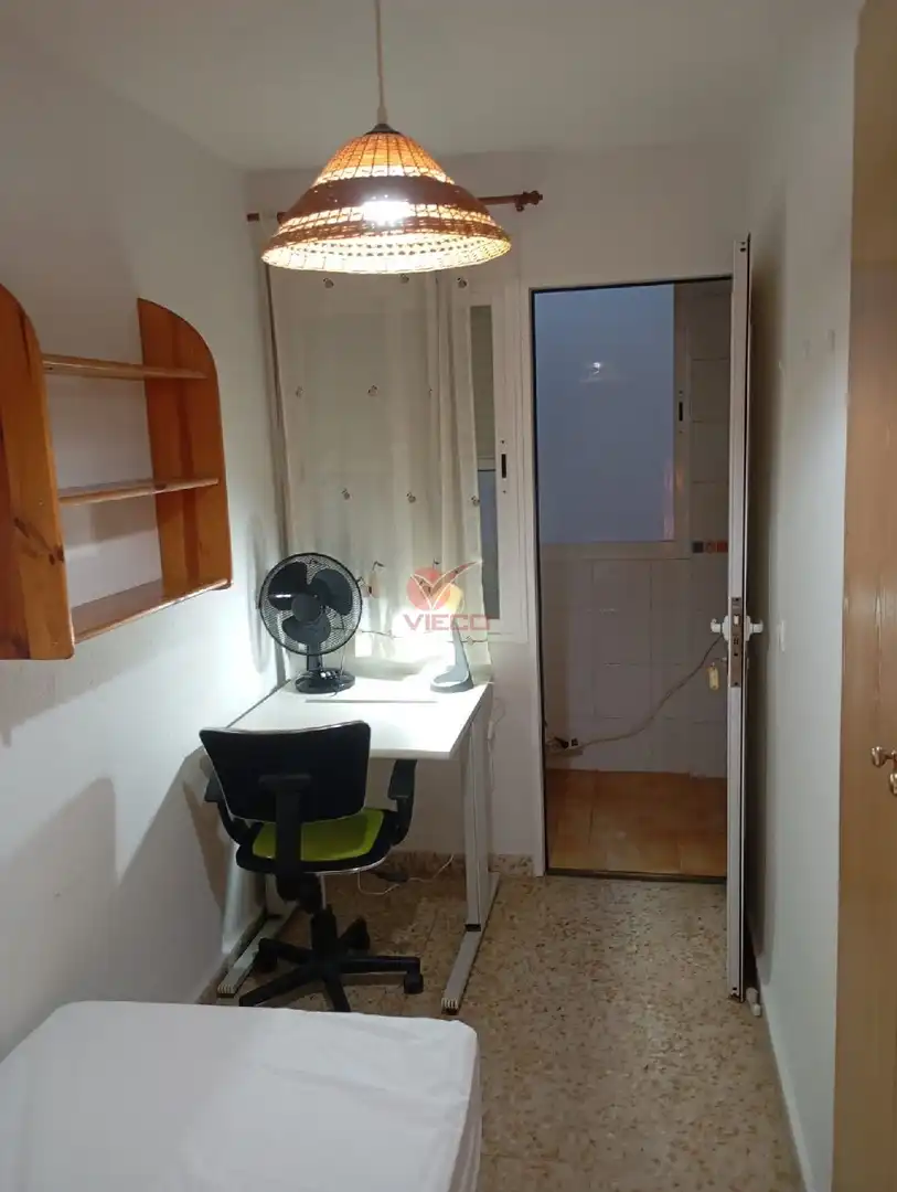 Habitación de Piso de alquiler en Cuenca con Calefacción, Terraza y Amueblado