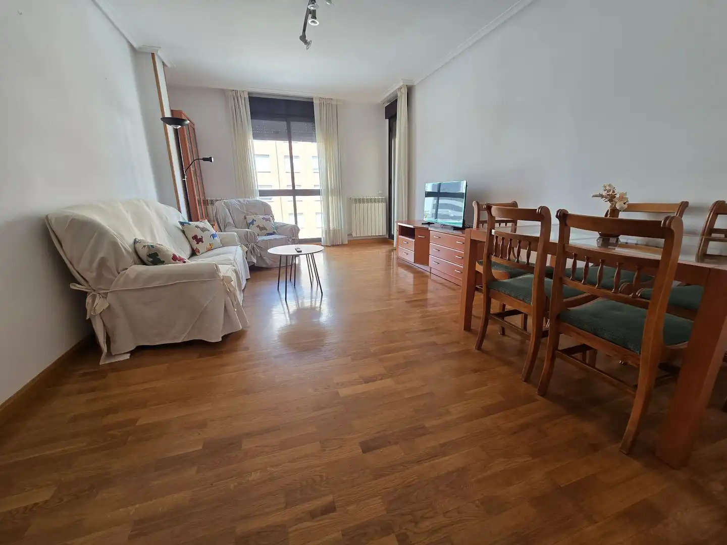 Sala de estar de Piso de alquiler en  Logroño con Calefacción, Terraza y Trastero