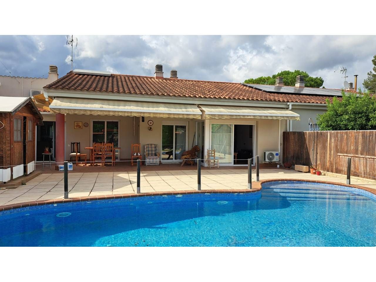 Exterior view of Single-family semi-detached to rent in Cubelles  with Air Conditioner, Heating and Private garden