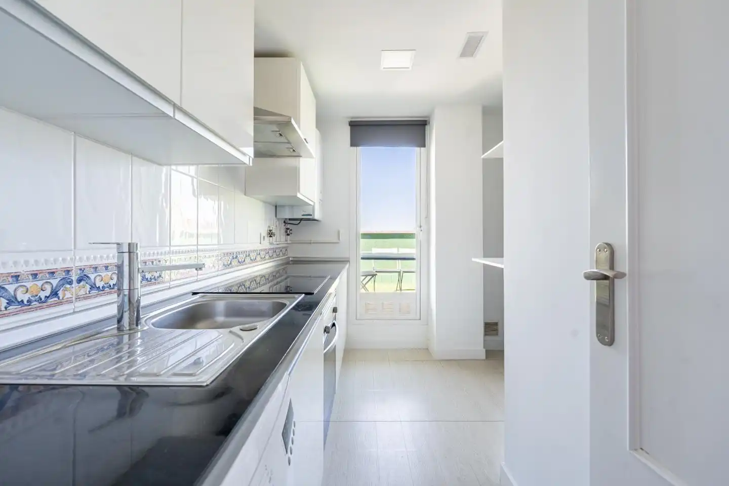 Kitchen of Attic for rent in Madrid  with Air Conditioner, Heating and Parquet flooring