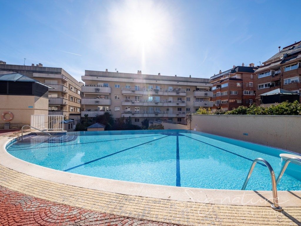 Swimming pool of Attic for sale in Sant Cugat del Vallès  with Air Conditioner, Terrace and Swimming Pool