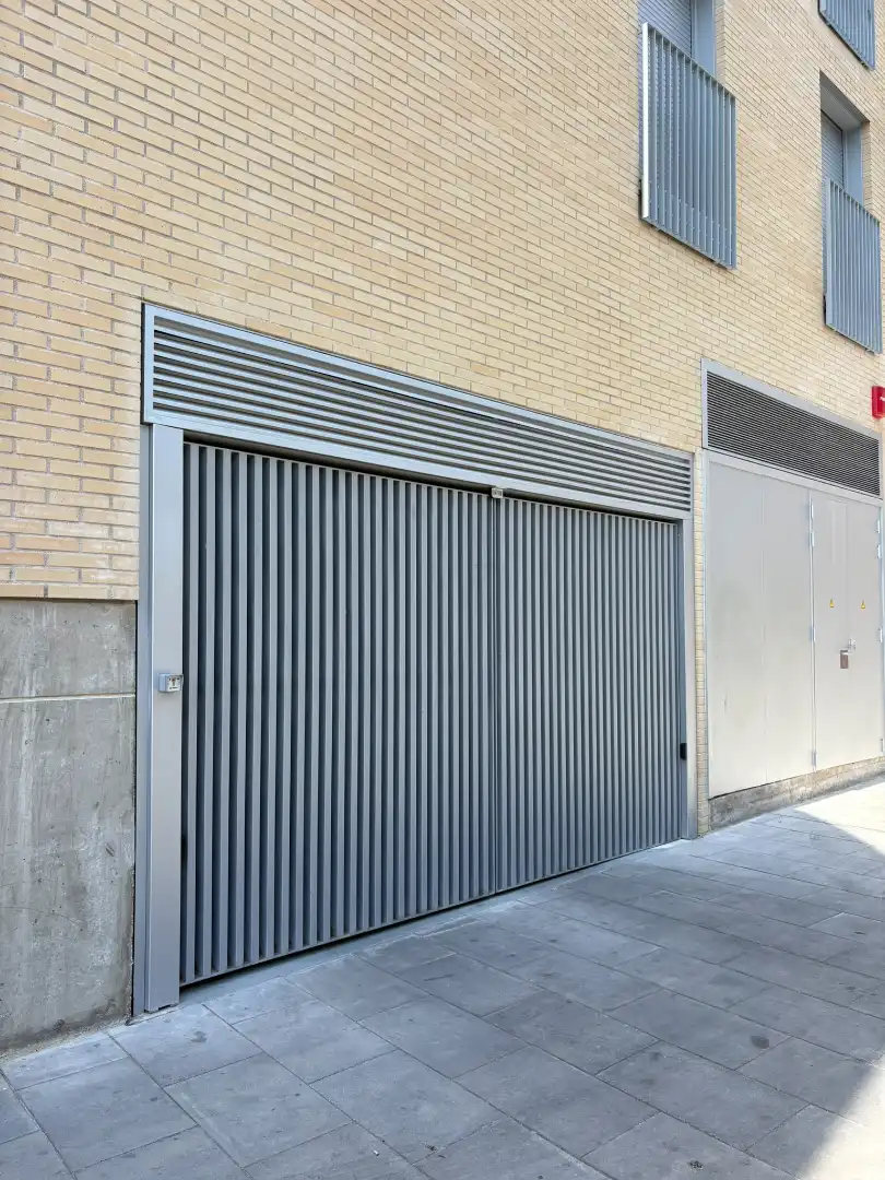 Exterior view of Flat for rent in Zaragoza  with Air Conditioner and Furnished