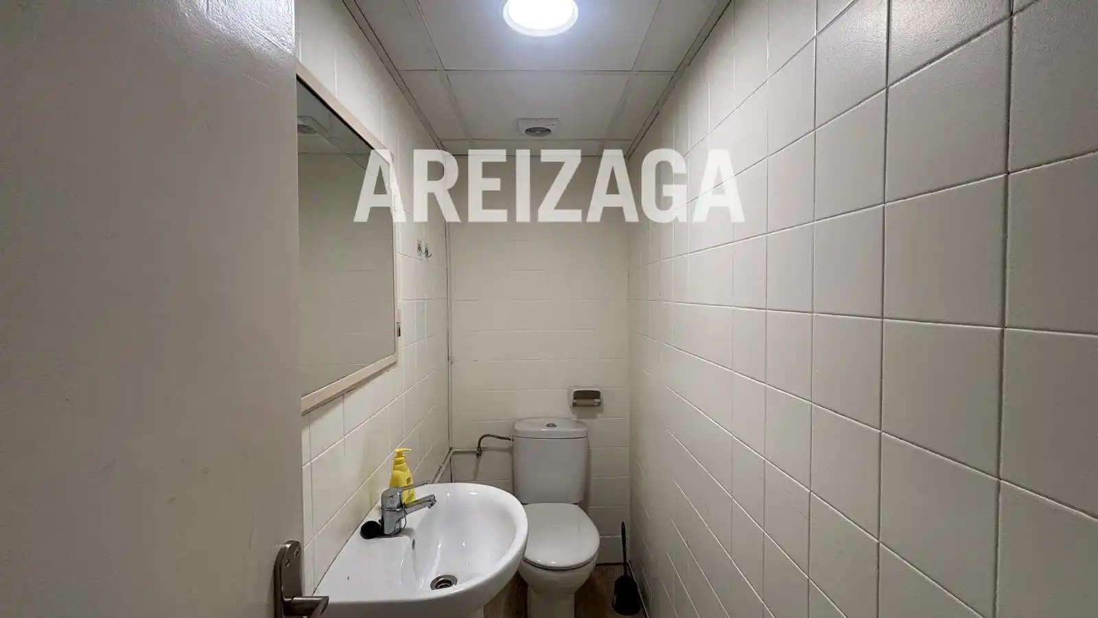 Baño de Local de alquiler en Donostia - San Sebastián  con Aire acondicionado