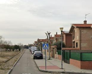 Vista exterior de Casa adosada en venda en Las Ventas de Retamosa amb Traster