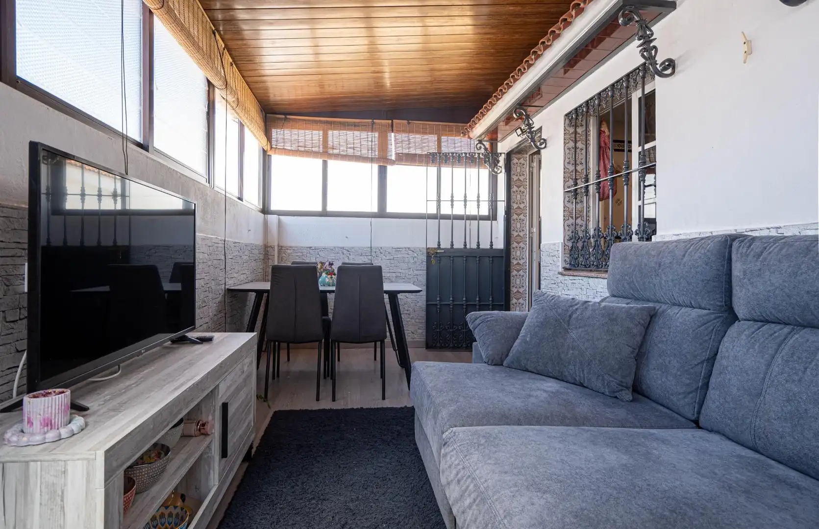 Sala de estar de Casa adosada en venta en Alcalá del Río con Aire acondicionado, Calefacción y Amueblado