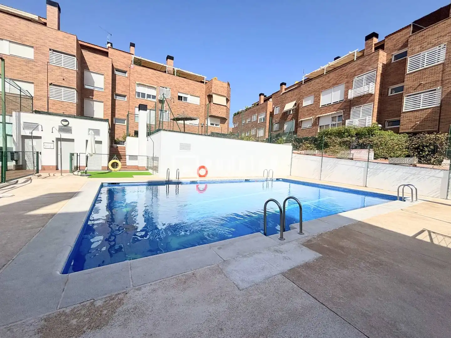 Piscina de Pis en venda en Colmenar Viejo amb Calefacció, Jardí privat i Parquet