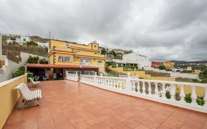 Vista exterior de Casa o xalet en venda en Las Palmas de Gran Canaria amb Terrassa, Piscina i Balcó