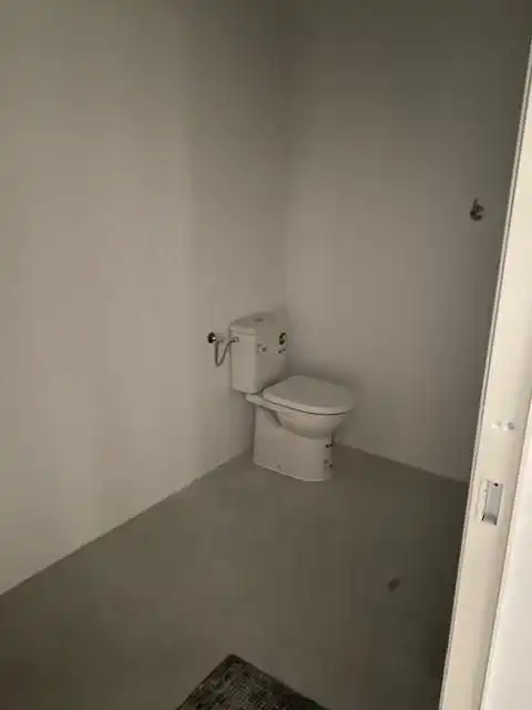 Badezimmer von Fabrikhallen zur Miete in Montblanc