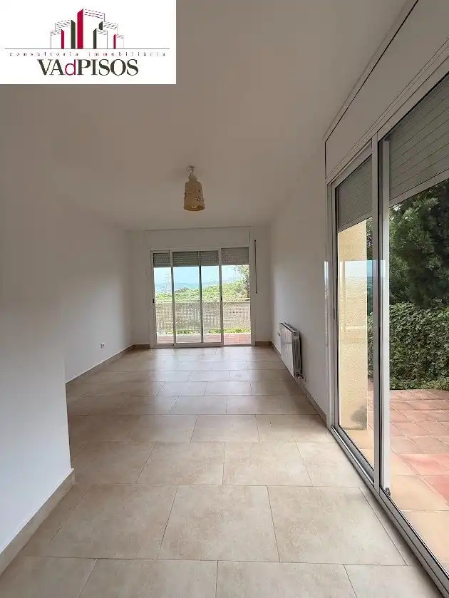 Sala d'estar de Casa o xalet en venda en Gelida amb Jardí privat i Terrassa