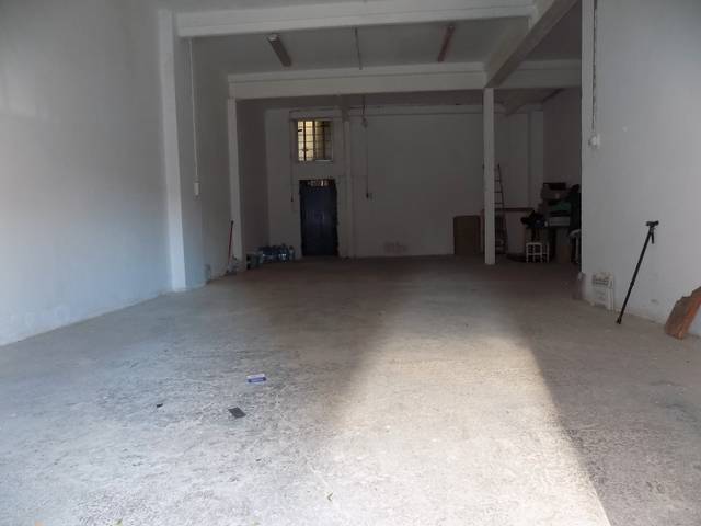 Local comercial en Alquiler en Carrer del Doctor Trueta en Llefià