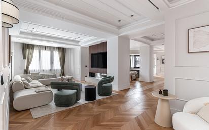 Sala d'estar de Pis en venda en  Madrid Capital amb Aire condicionat, Calefacció i Traster