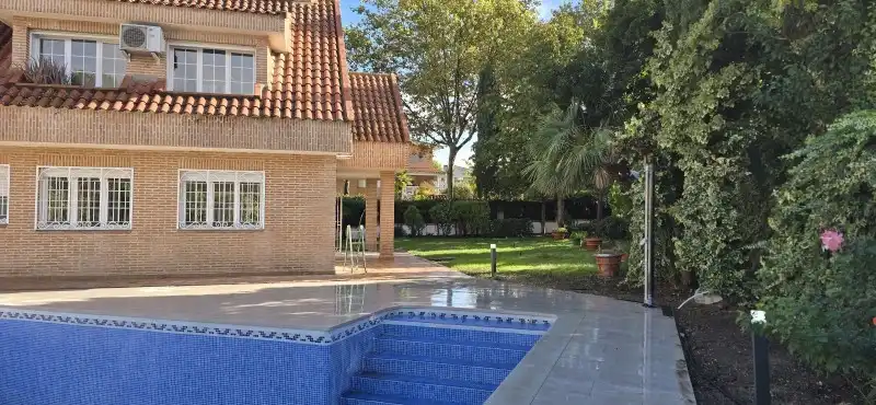Swimming pool of Houses for sale in Villaviciosa de Odón  with Air Conditioner, Heating and Terrace