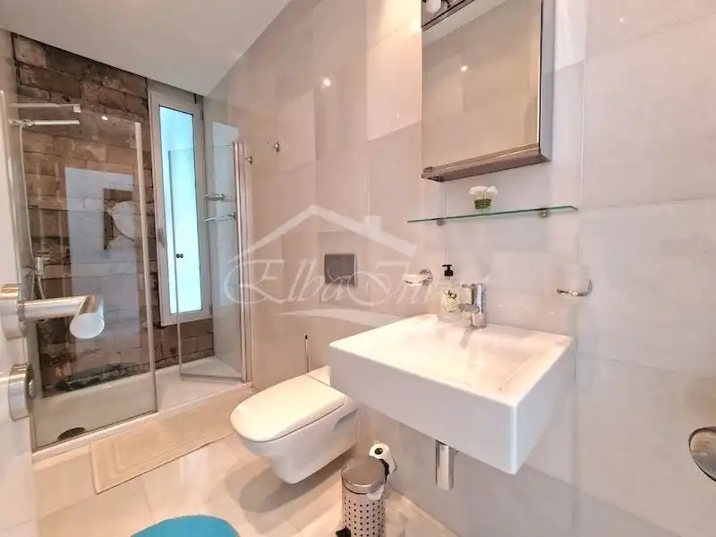 Bany de Casa o xalet en venda en Adeje amb Aire condicionat, Jardí privat i Terrassa