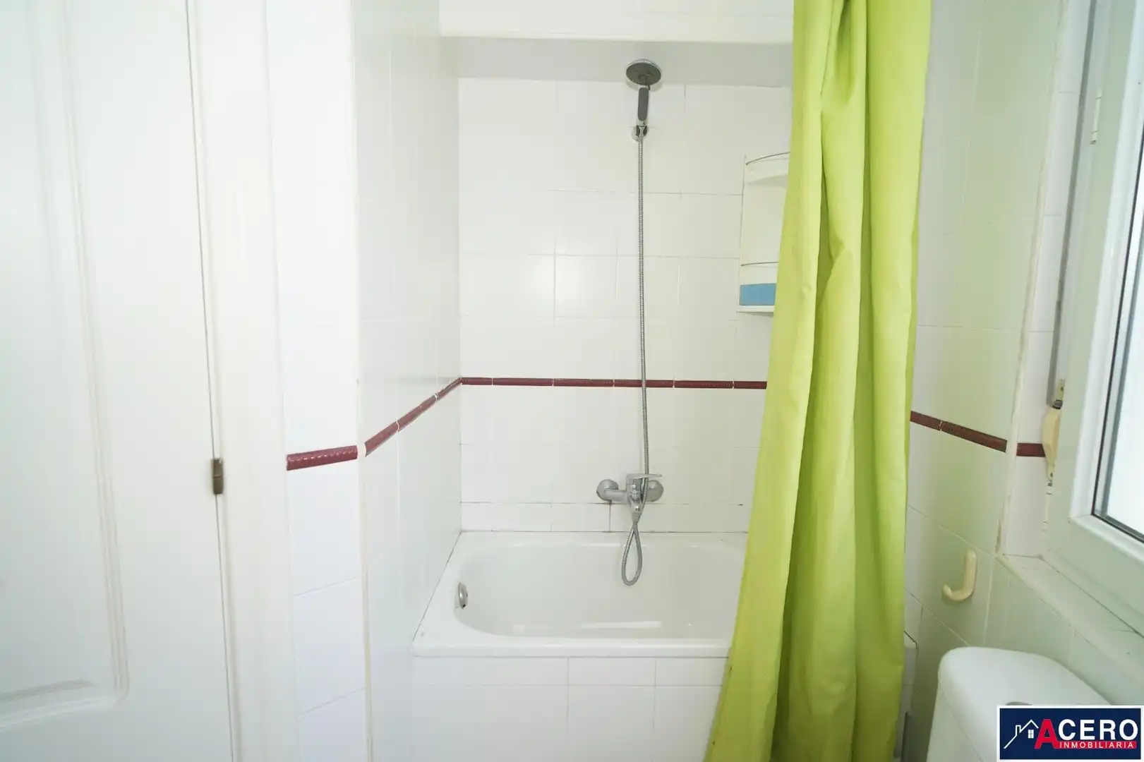Bany de Planta baixa en venda en Miengo amb Balcó