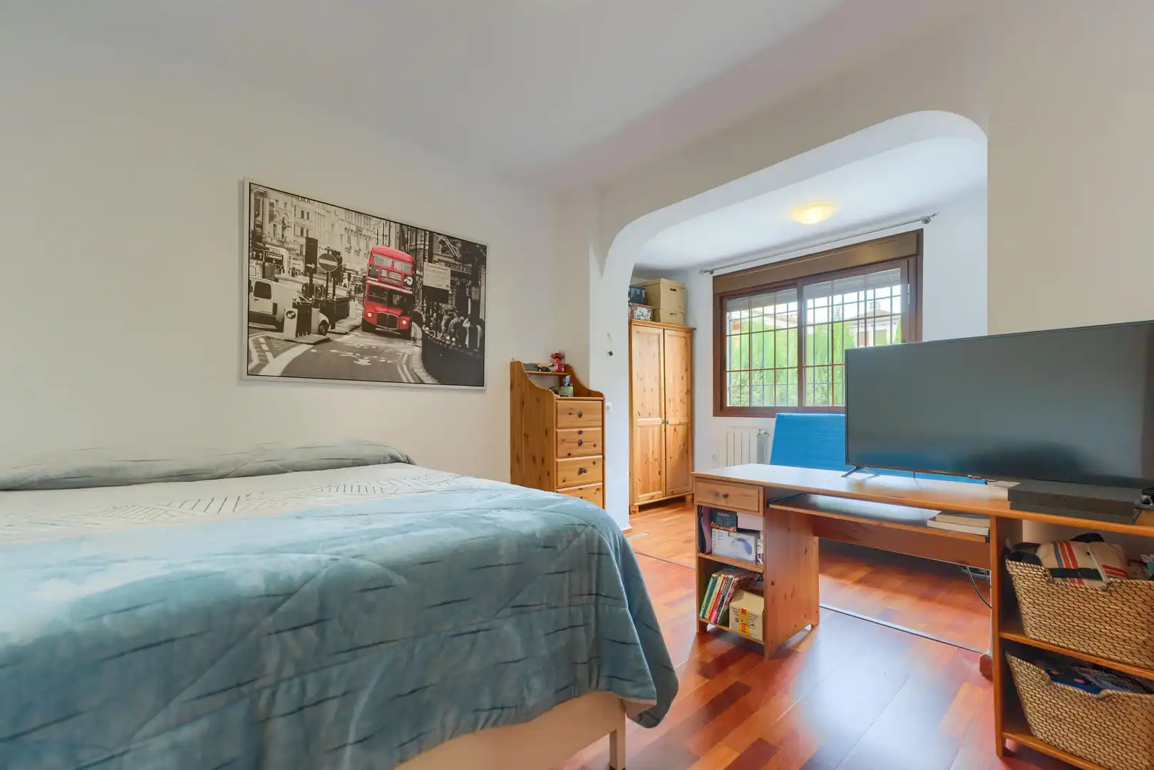 Dormitori de Casa adosada en venda en Espartinas amb Jardí privat, Terrassa i Piscina comunitària