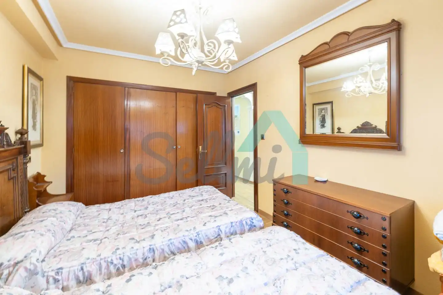 Habitación de Piso en venta en Oviedo  con Calefacción, Parquet y Terraza