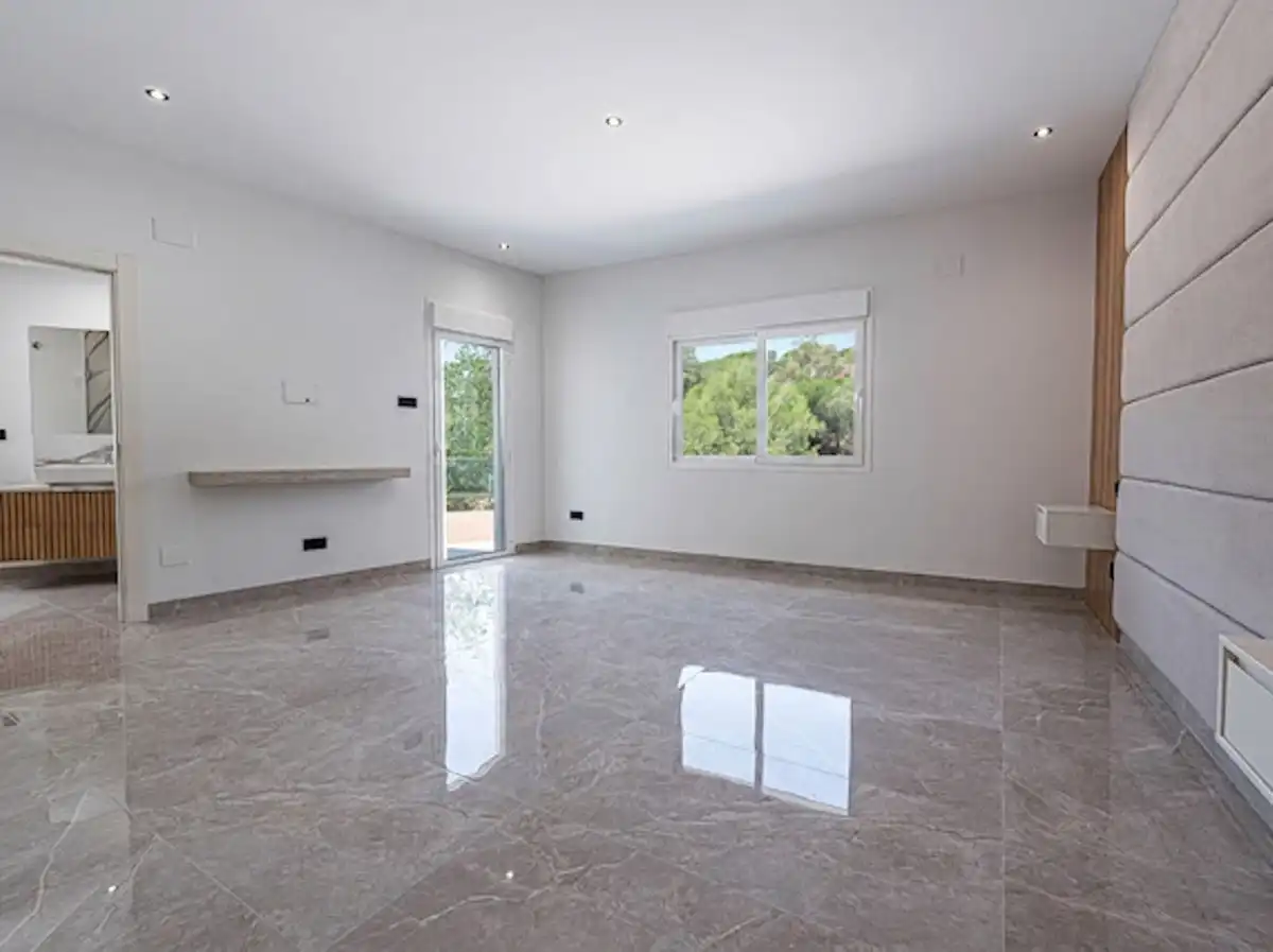 Sala de estar de Casa adosada en venta en Benahavís con Aire acondicionado, Terraza y Trastero