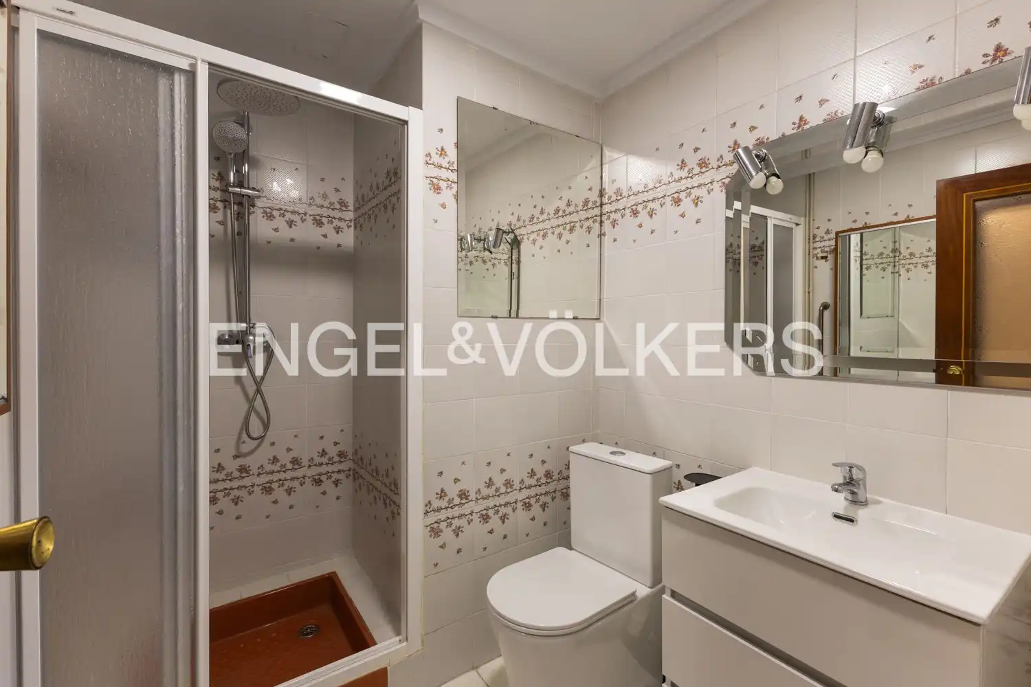 Baño de Piso en venta en Valencia con Aire acondicionado, Calefacción y Balcón