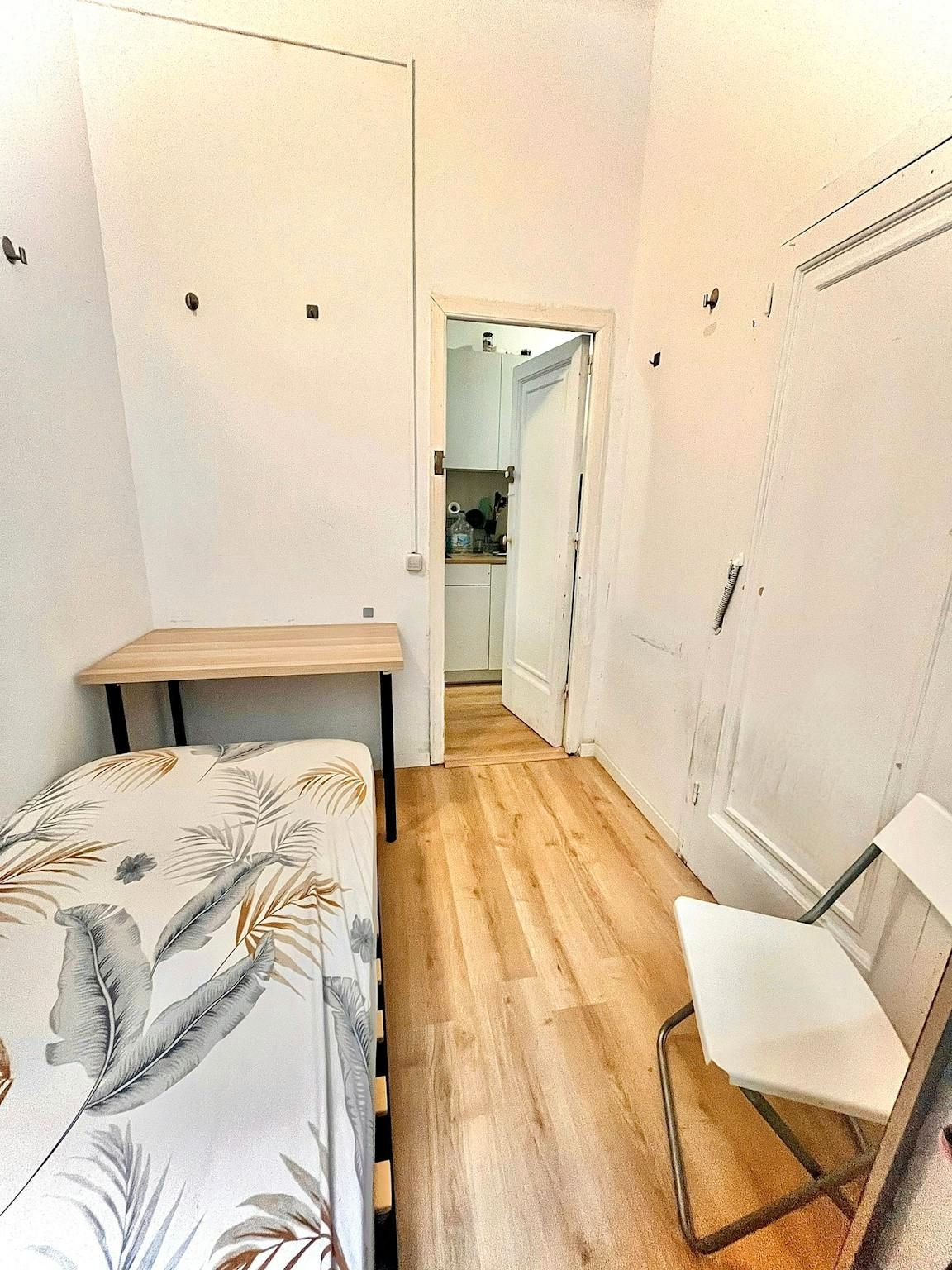 Bedroom of Flat to share in  Barcelona Capital  with Heating, Furnished and Washing machine