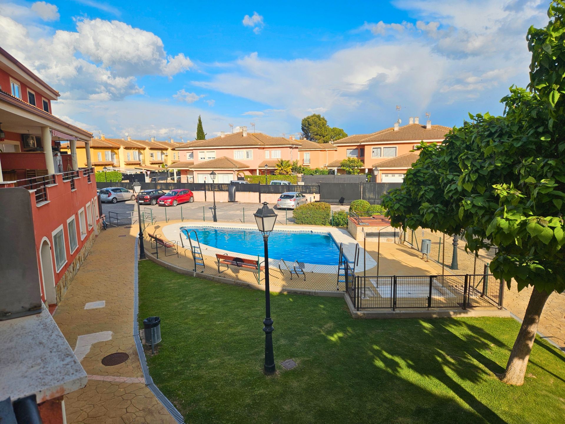 Vista exterior de Dúplex en venda en Belmonte de Tajo amb Calefacció, Terrassa i Moblat