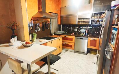 Kitchen of House or chalet for sale in  Sevilla Capital  with Air Conditioner, Terrace and Storage room