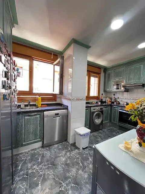 Küche von Wohnung zum Verkauf in Gijón  mit Heizung und Abstellraum
