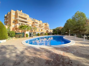 Pis amb piscina en venda a CASTILLO ALEDO 11