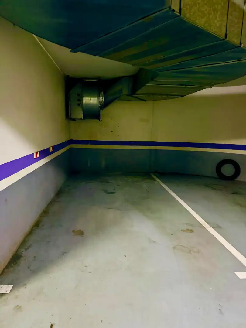 Parkplatz von Garage zur Miete in Centro