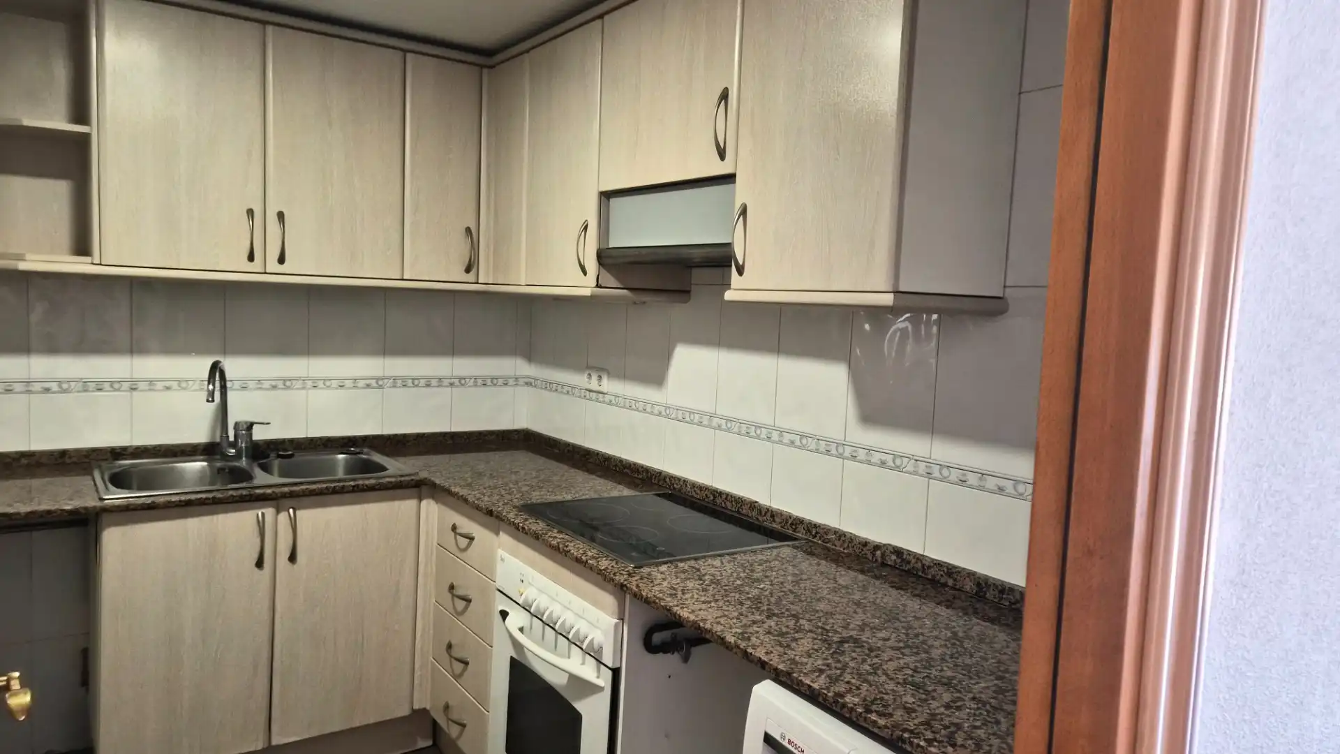 Cocina de Piso en venta en Pineda de Mar con Calefacción, Jardín privado y Trastero