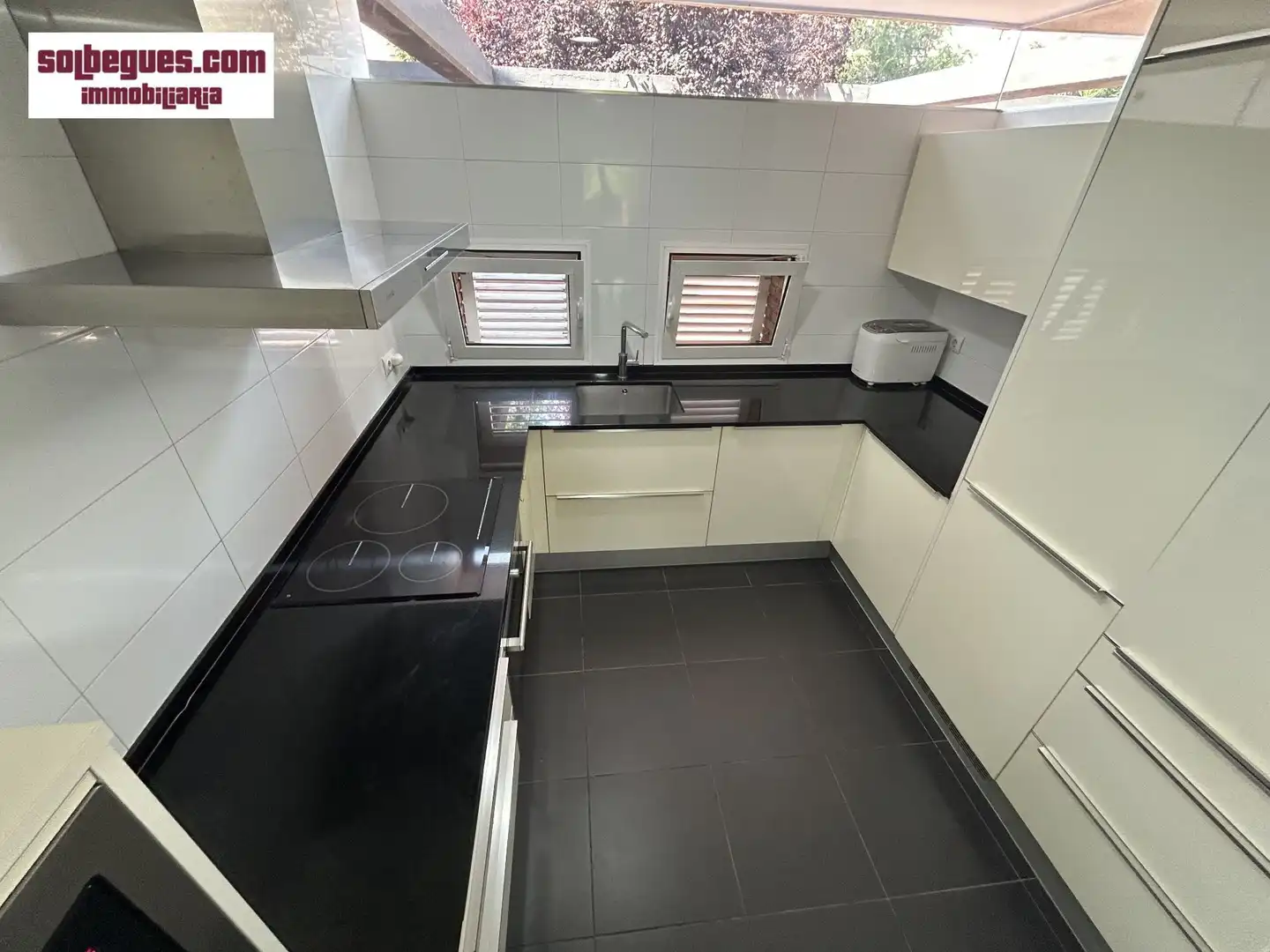 Cuina de Casa adosada en venda en Begues amb Aire condicionat, Calefacció i Jardí privat