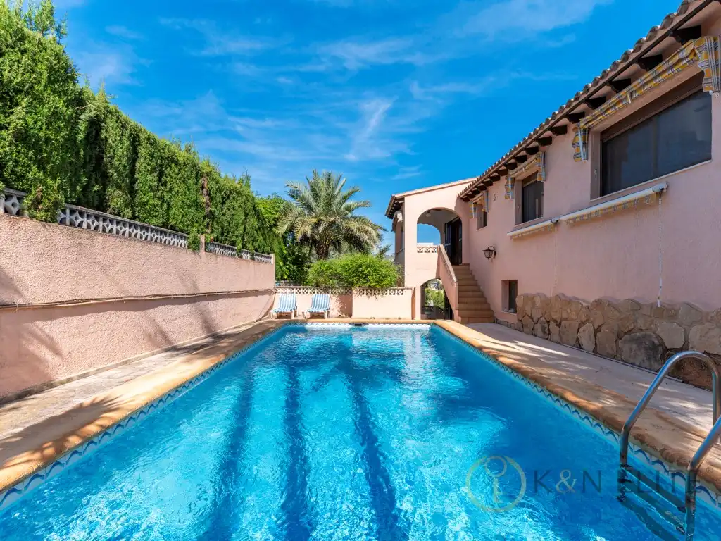 Vista exterior de Casa o xalet en venda en Benissa amb Calefacció, Jardí privat i Piscina