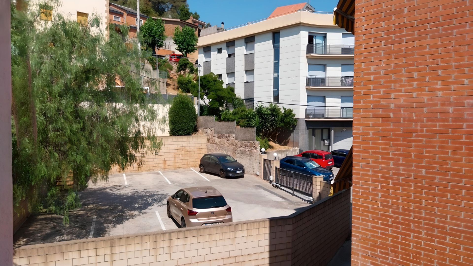 Aparcament de Pis en venda en Vallirana amb Aire condicionat, Traster i Moblat