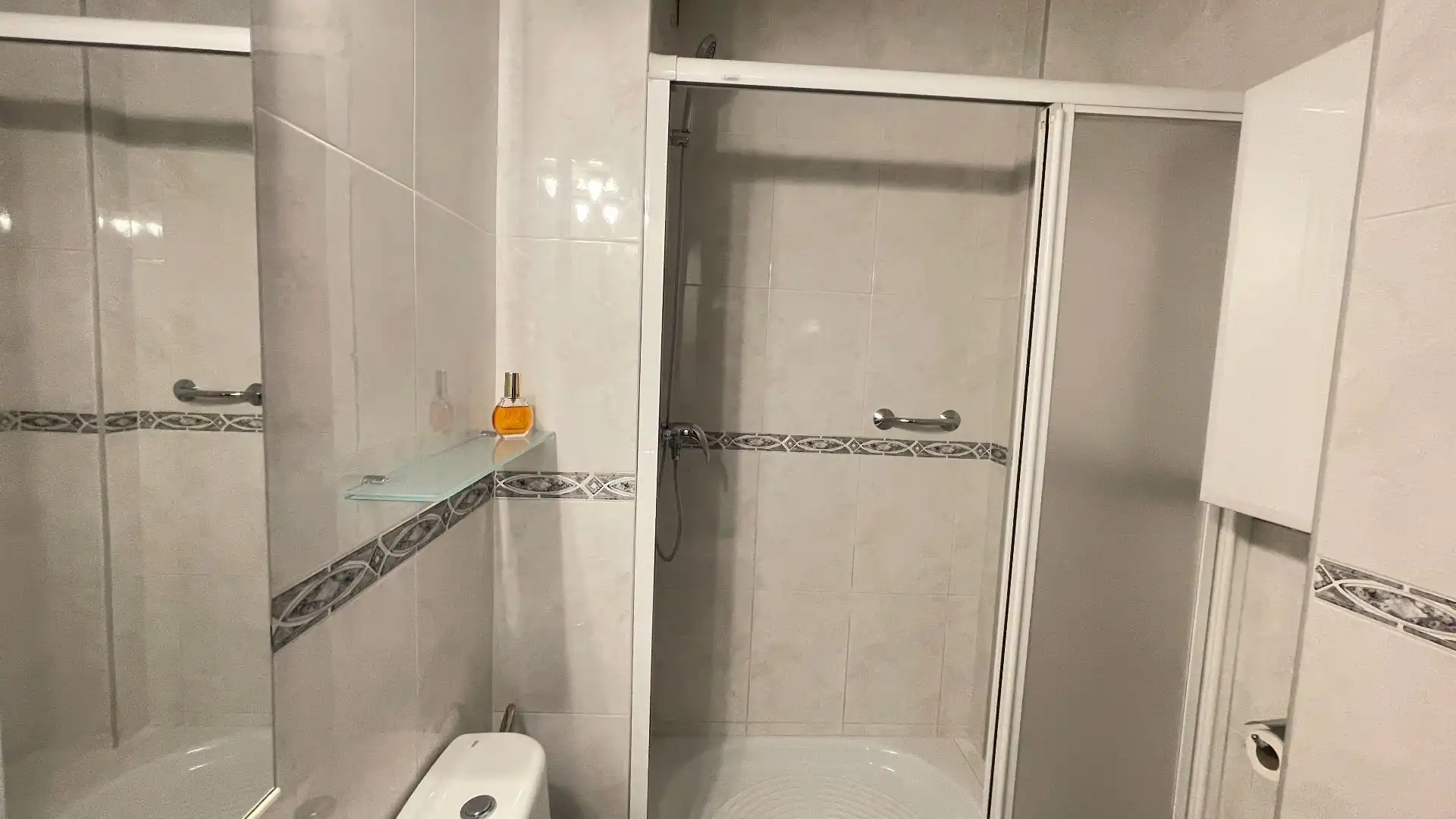 Bany de Pis en venda en Terrassa amb Aire condicionat, Calefacció i Terrassa