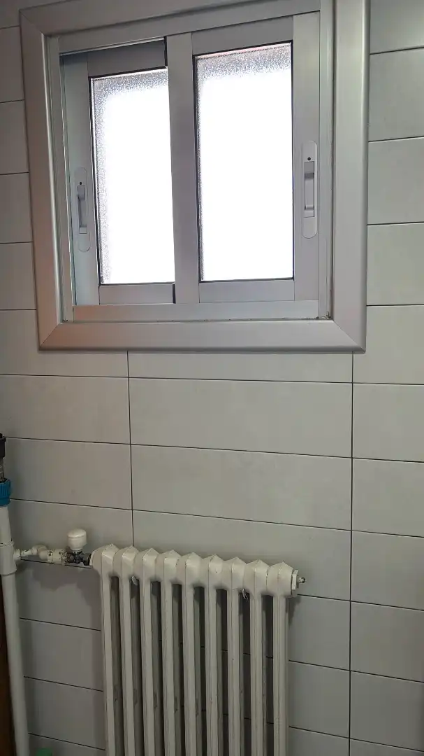 Bany de Apartament de lloguer en Vigo  amb Calefacció, Parquet i Moblat