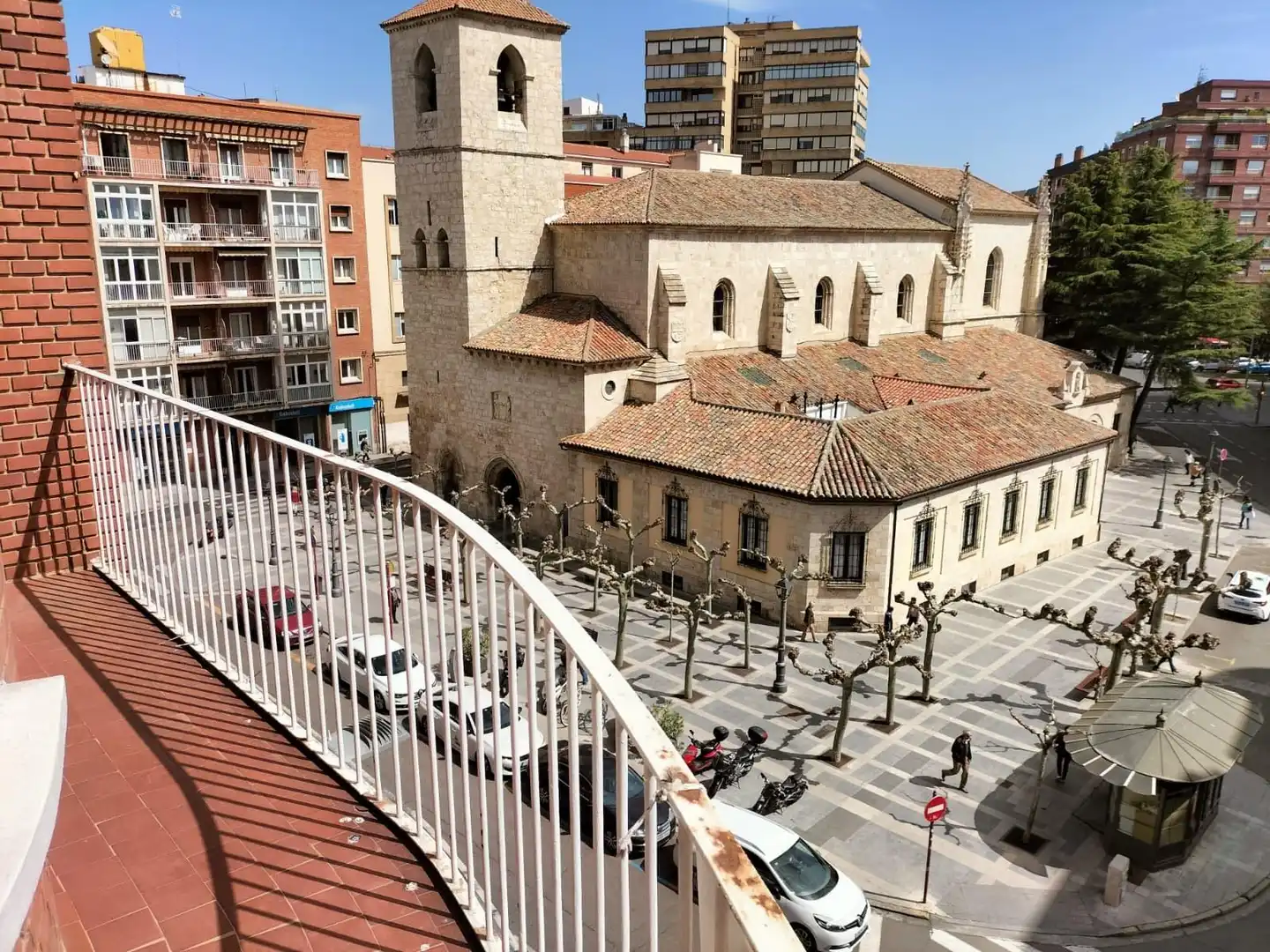Vista exterior de Pis en venda en Palencia amb Calefacció i Balcó