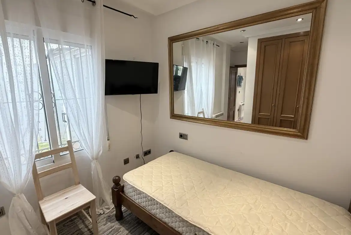 Dormitori de Casa adosada en venda en Murcia amb Traster i Piscina