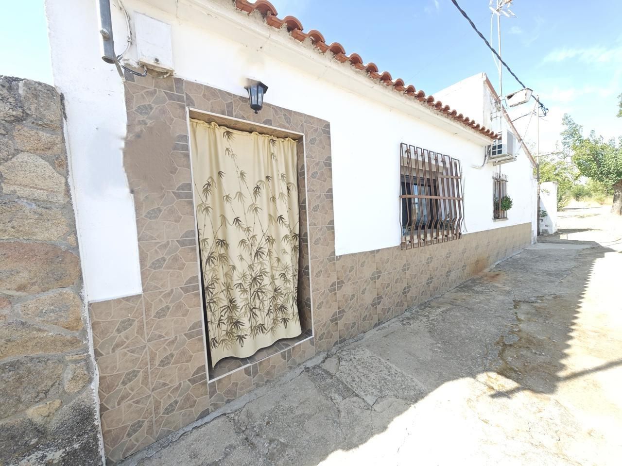 Vista exterior de Casa o xalet en venda en Riolobos amb Jardí privat