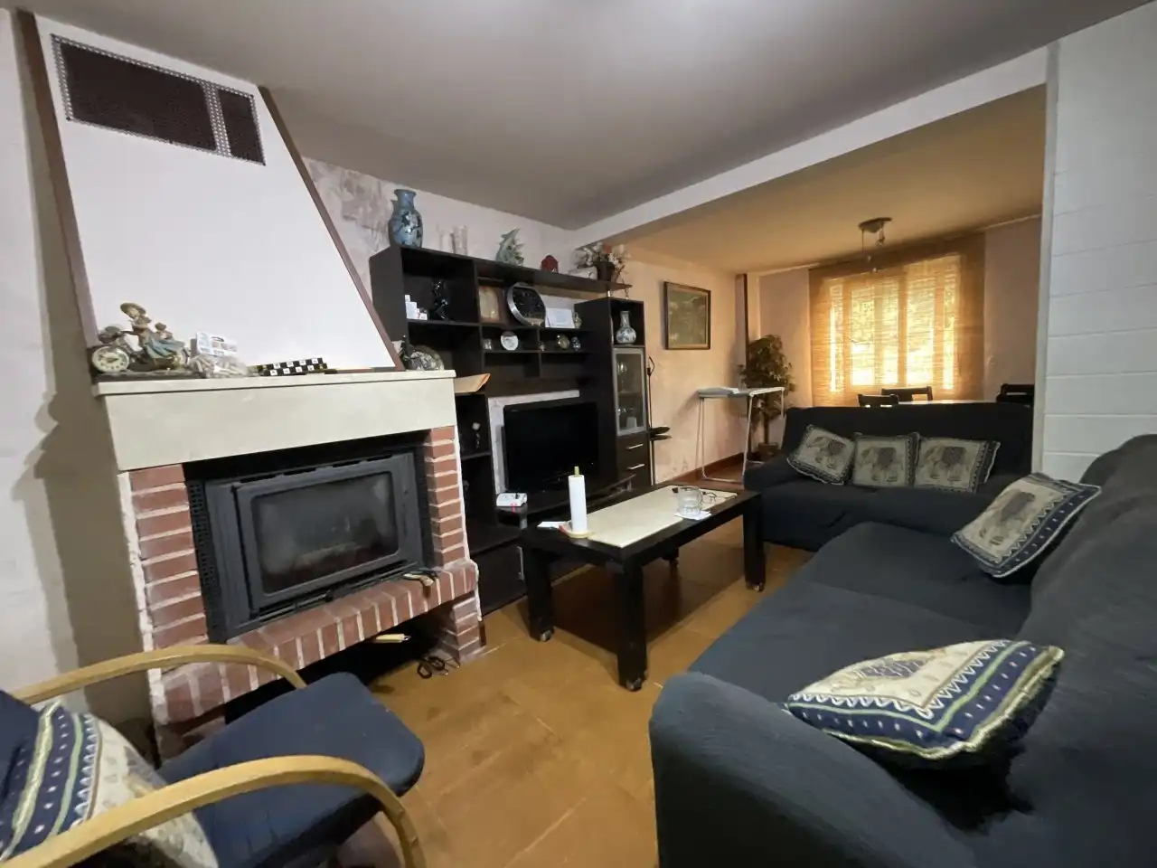 Wohnzimmer von Country house zum Verkauf in Ibrillos mit Heizung, Parkett und Terrasse