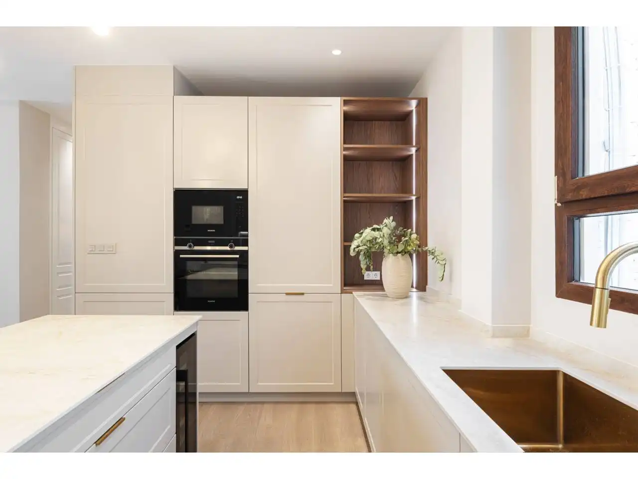 Kitchen of Flat for sale in Valencia  with Air Conditioner, Heating and Parquet flooring