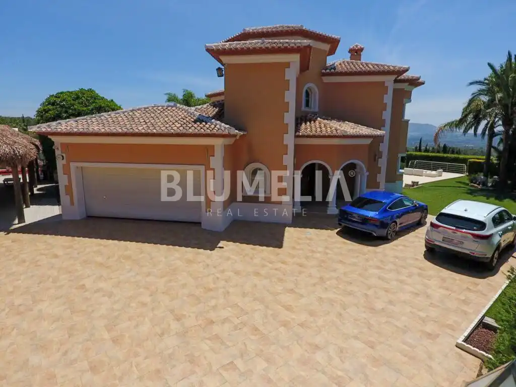 House with pool for sale in Calle Pic De La Batalla, imagen 4