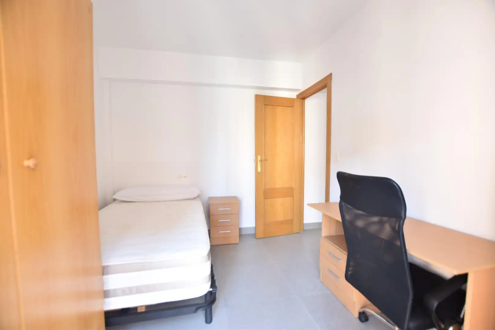 Bedroom of Flat for rent in Granada  with Air Conditioner and Furnished