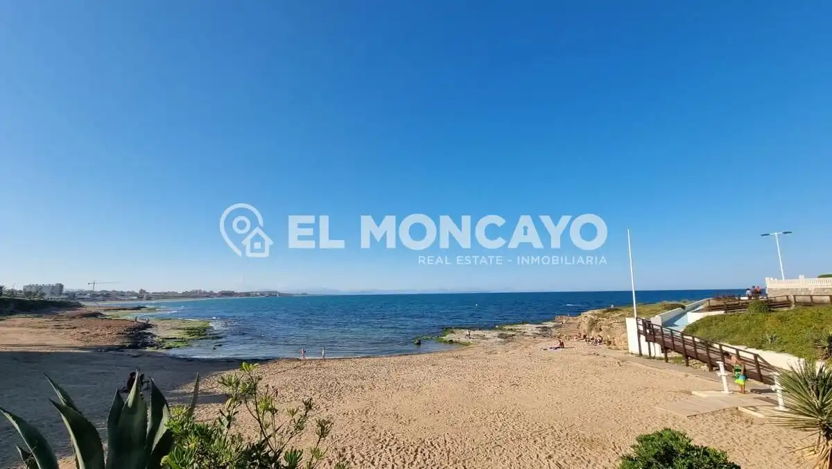 Casa adosada en venda en Orihuela amb Aire condicionat, Calefacció i Jardí privat